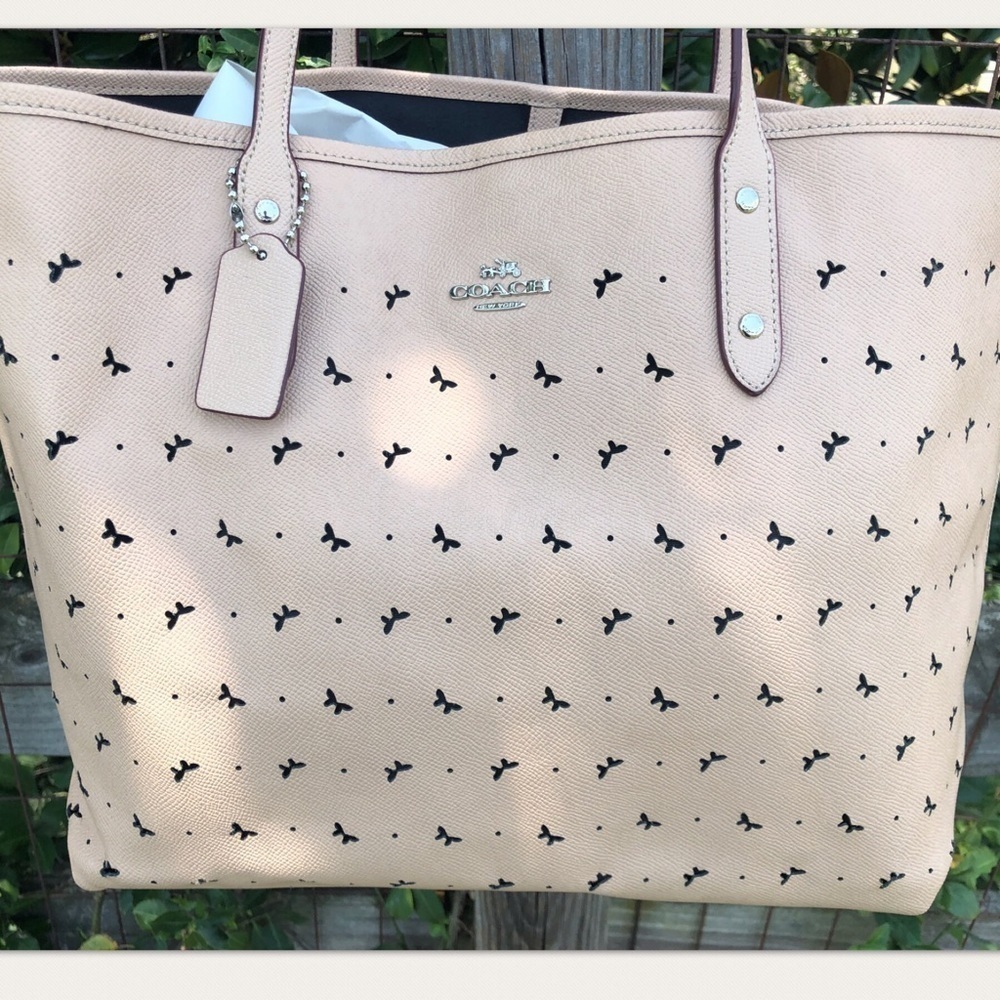 59345 Coach Butterfly Beechwood Beige Tote Bag - Picture 2 of 6